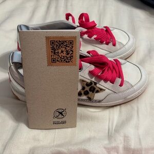 Like New Authentic Golden Goose “Yeah” Sneakers - size 37